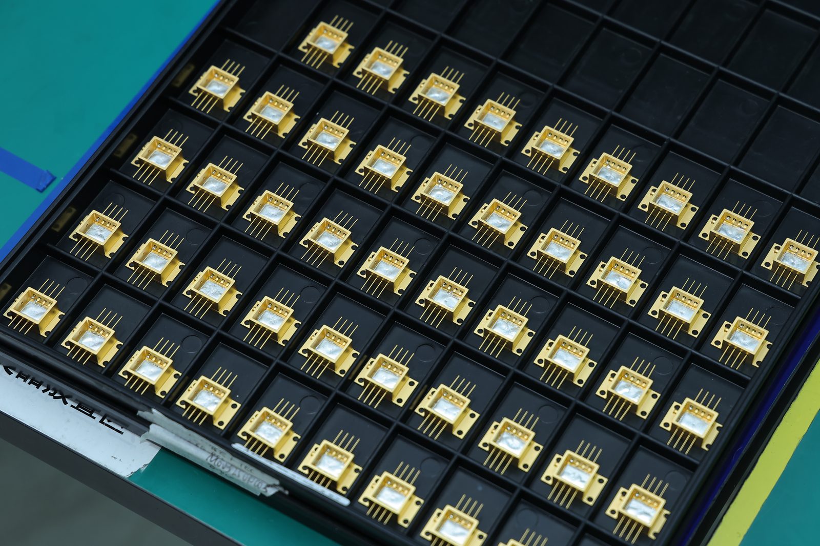 Optical device array